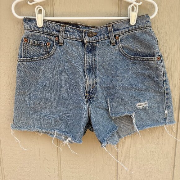 Vintage Levis 550 Shorts Womens 11 Blue Denim Light Wash Relaxed Distressed 90s - Picture 1 of 10